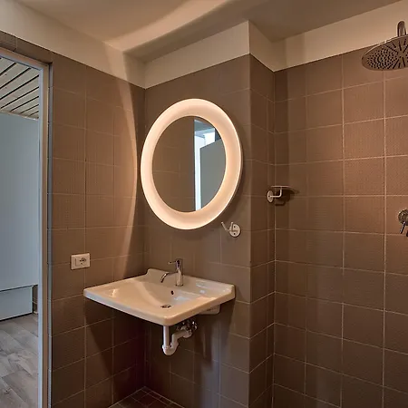 Hostal Anda Venice *